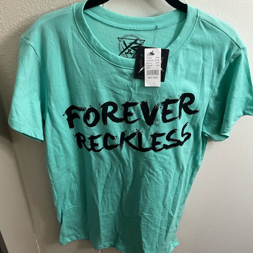 Medium tee
